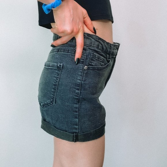 Forever21 Black High Waisted Rolled Jean Shorts - Picture 4 of 8